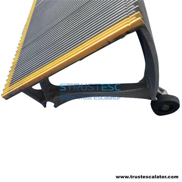 1705742700 0055609800 Escalator Step AL W2001-1 5EK 1000mm Use for Thyssenkrupp  