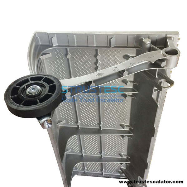 DEE4057595 STEP 2000 B=798MM TYPE80 SILVER ROH Use for Kone E3X Escalator