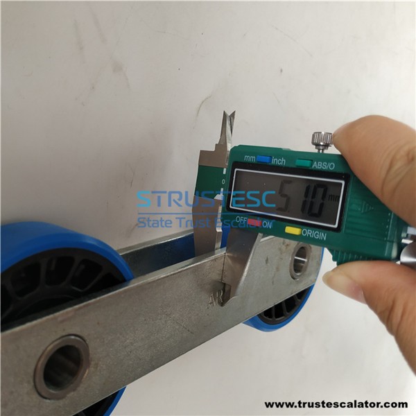 Escalator Step Chain AR3 AR4 135.73 Use for Otis 506NCE 