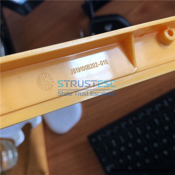 J619100B20-01B L47332159A Escalator Step Demarcation Use for Mitsubishi 