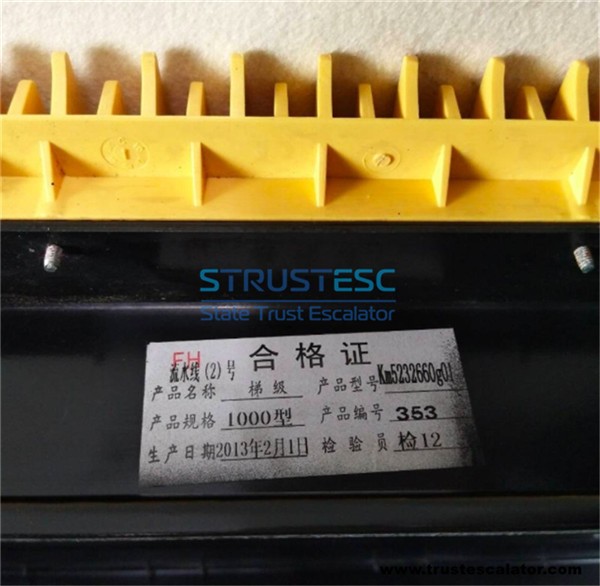 KM5232660G01 STEP, SS B=996MM TYPE100 BLACK INDOOR Use for Kone TravelMaster R1.1 Escalator