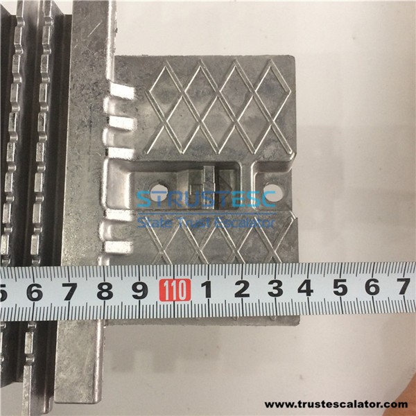 Moving Walk Pallet SES Use for 9500 Width 140mm Length 1138mm 111 Teeth 