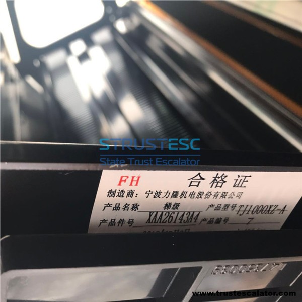 XAA26143A4 XAA26143A5 XAA26143A28 Stainless Steel Escalator Step Use for XIZI OTIS 